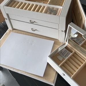 Jewelry box brand new with keys